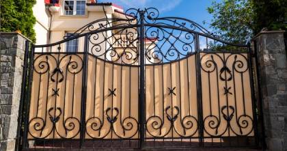 Top 10 Reasons Why a Family Person Prefers a Gated Community